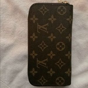 Louis Vuitton Wallet NEW faux with dust bag